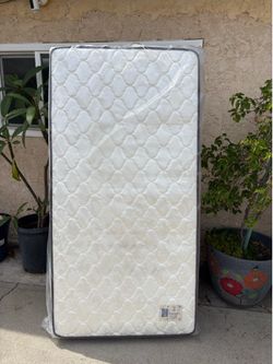 Twin mattress