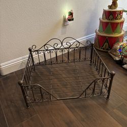 Wrought Iron Dog Bed Frame Brown/Bronze Color 25 Inches Wide By 20 Inches Deep In Excellent Condition It Fits Small And Medium Size Dogs 