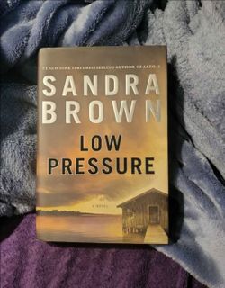 Low Pressure by Sandra Brown Hardcover