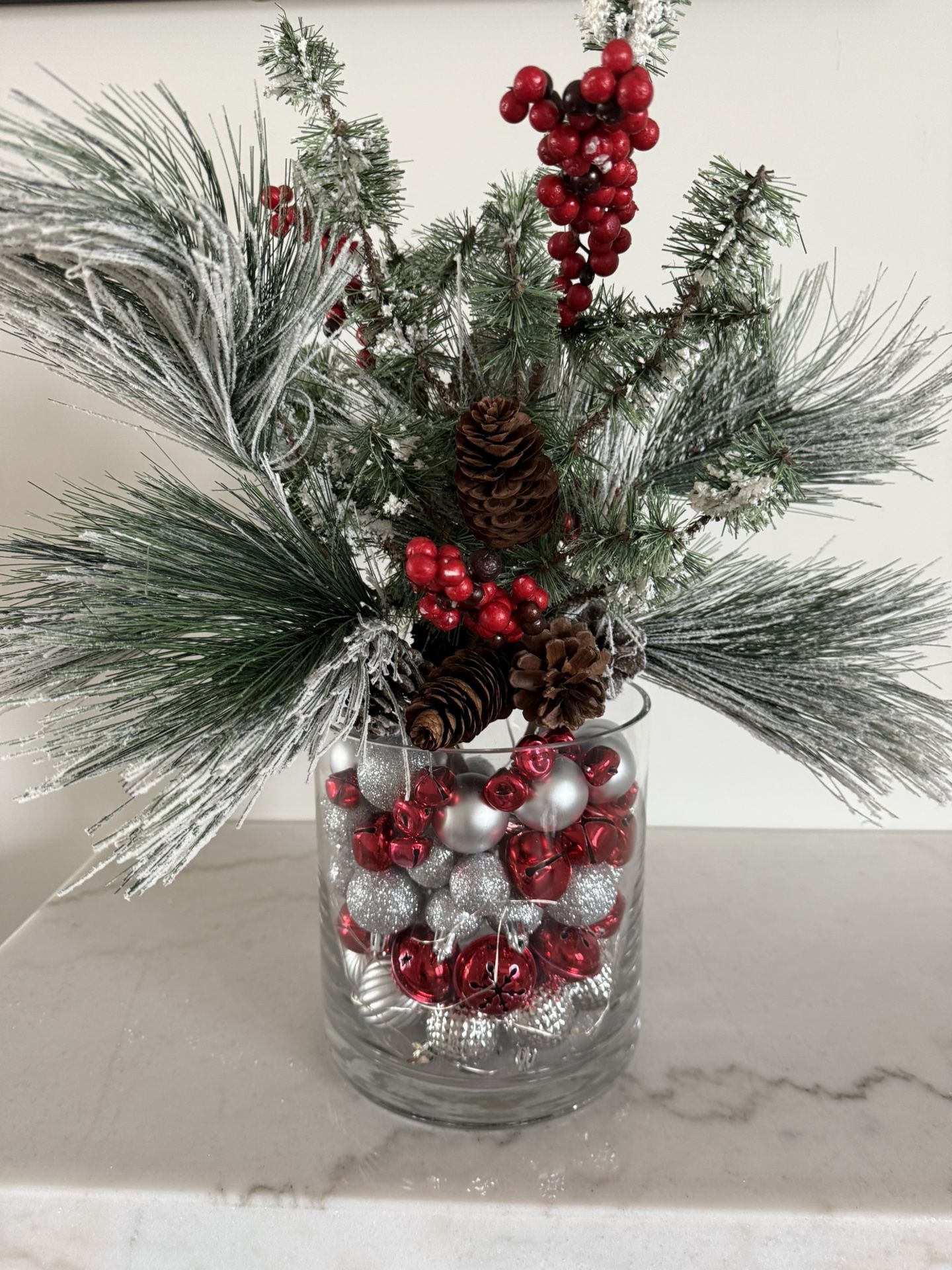 BEAUTIFUL  HOLIDAY  CENTERPIECE  