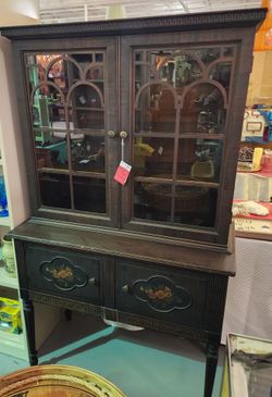 VINTAGE WOODEN CHINA CABINET