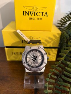 Invicta R1 race Dial Watch with Box
