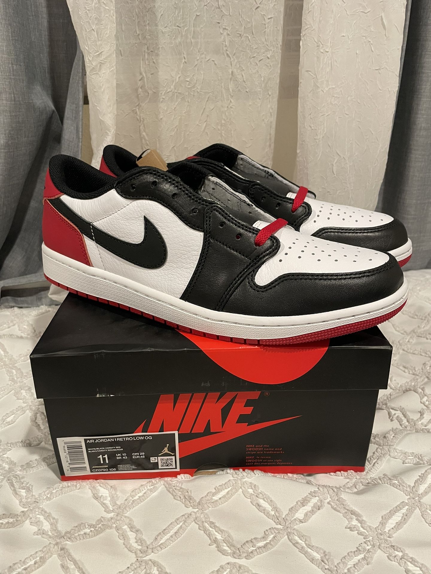 Air Jordan 1 Low Black Toe