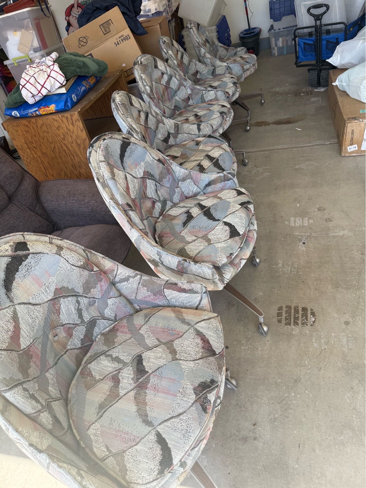 6 rolling chairs