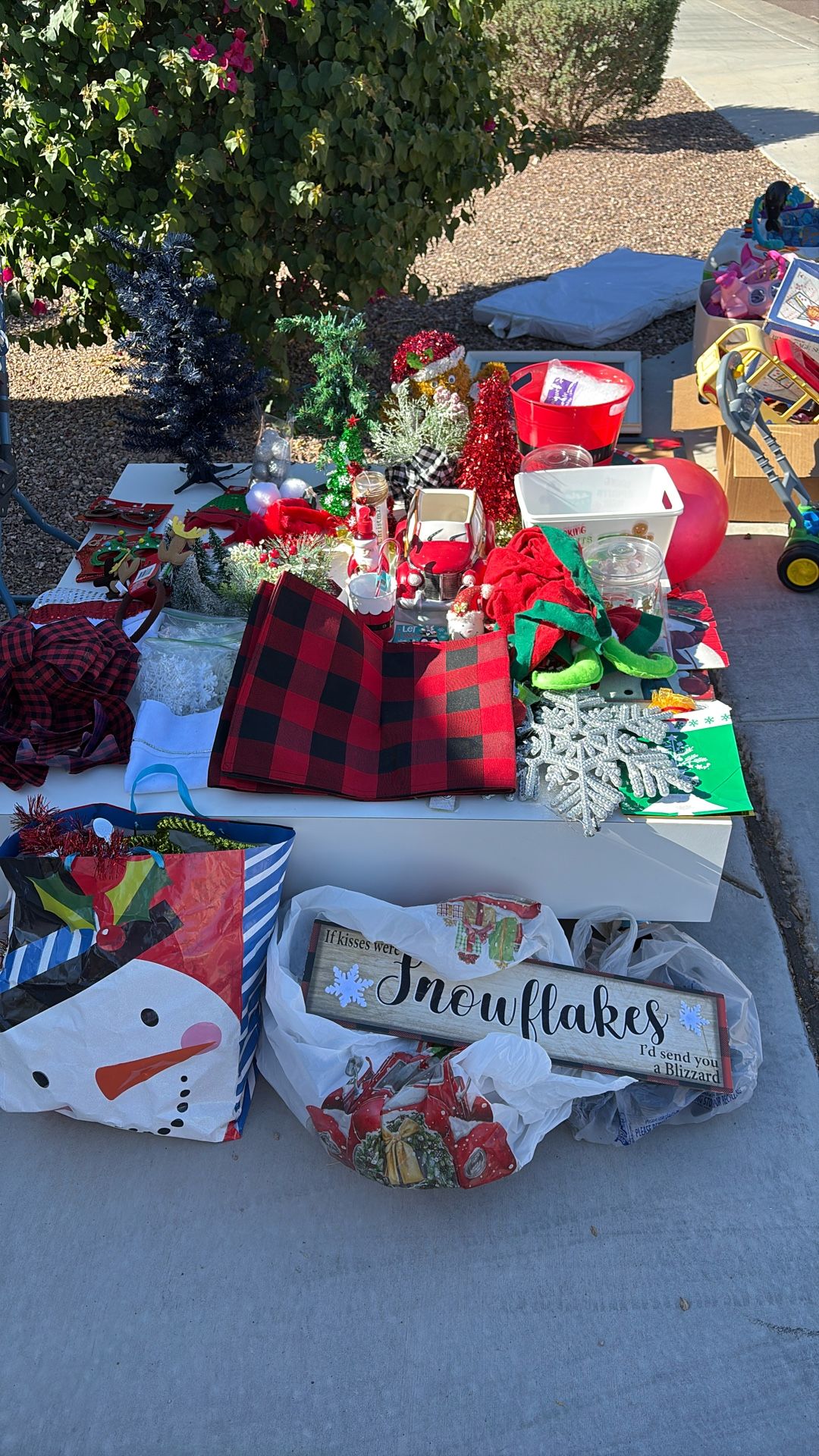 Huge Yard Sale In Blue Horizon (Buckeye) Van Buren And Jackrabbit