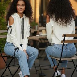 White Hoodie Sweatshirt From Jella C.