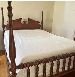 4 poster queen bed frame