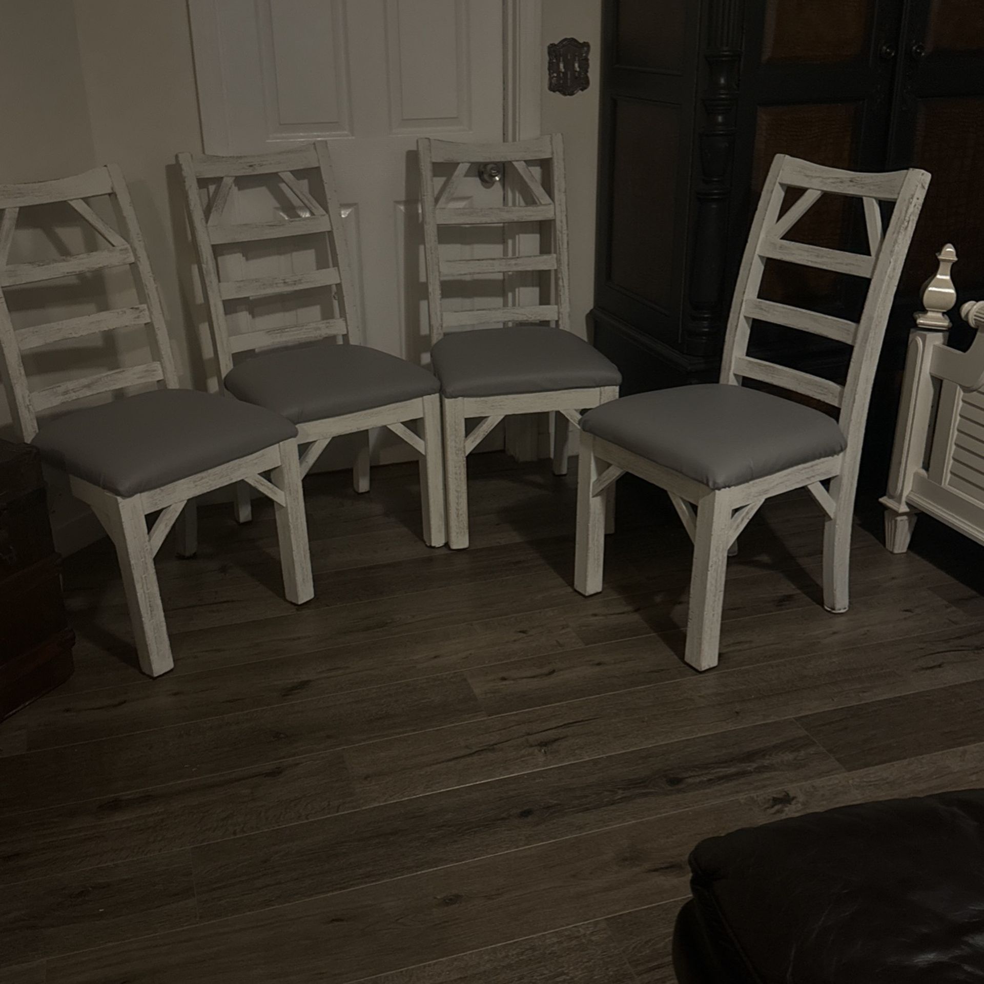 Four Dinning Chairs
