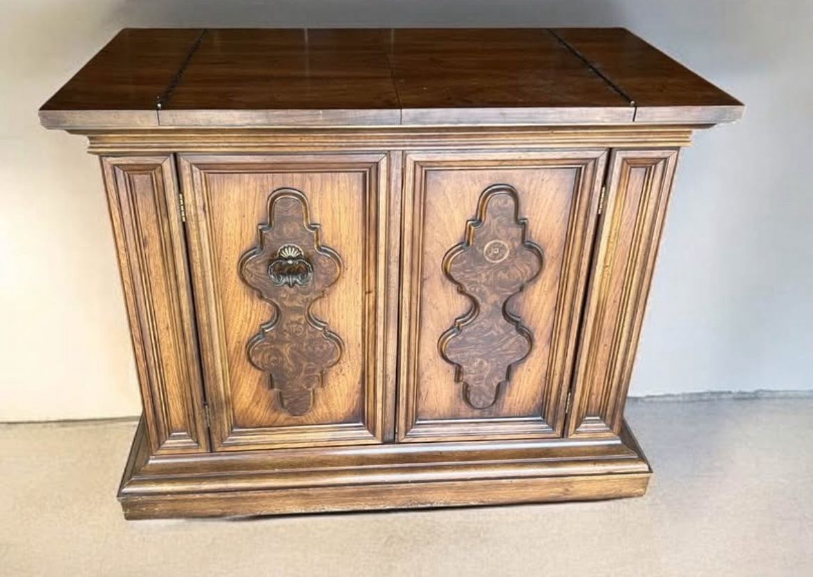 Vintage Buffet Dry Bar Two Door Cabinet Swanky 70’s Expanding top flips open