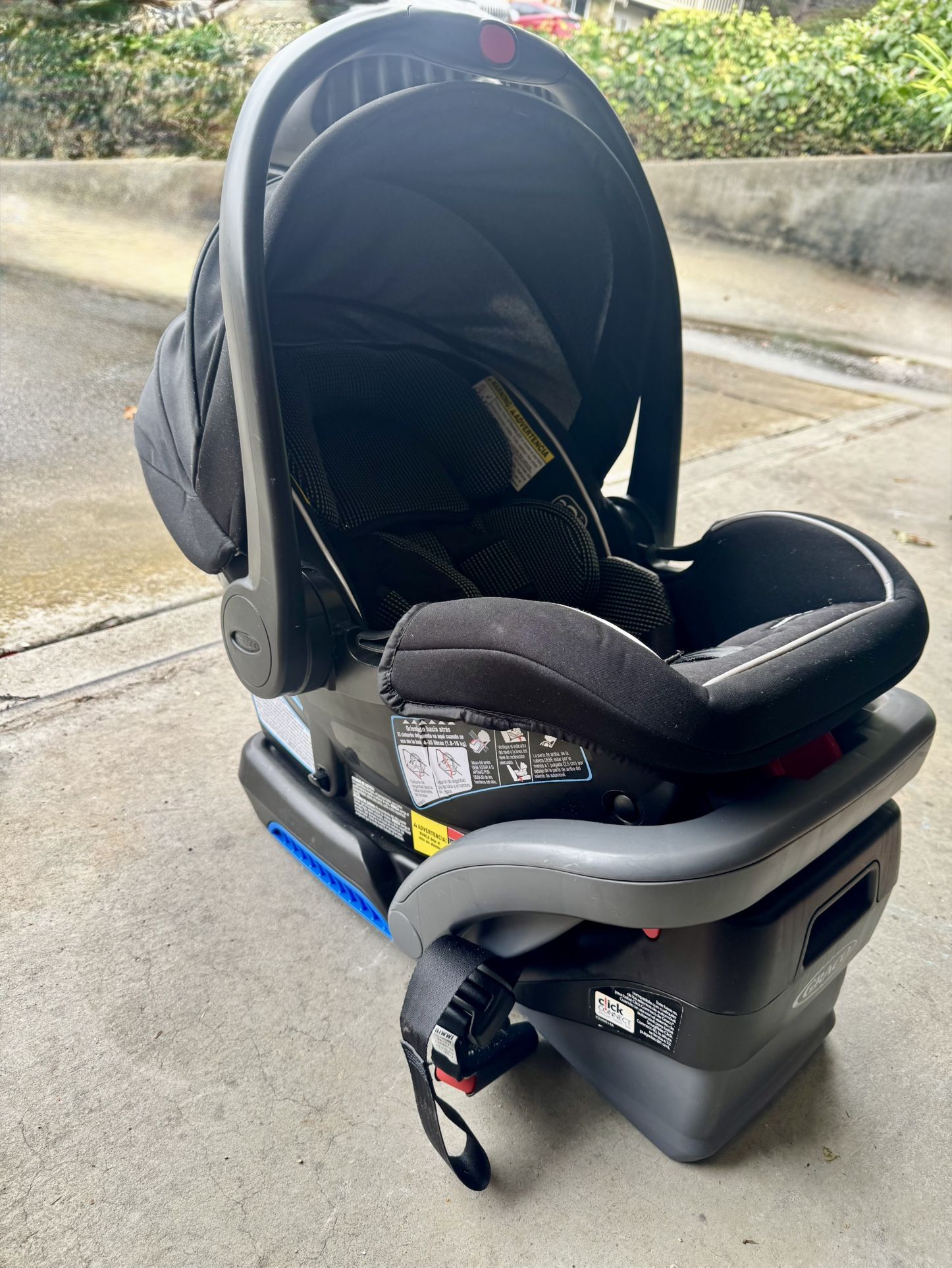 Graco Car seat & Base. Snugride Snuglock 35