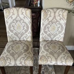 Accent Chairs 
