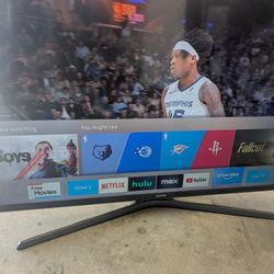Samsung 40-in Smart TV w/Remote