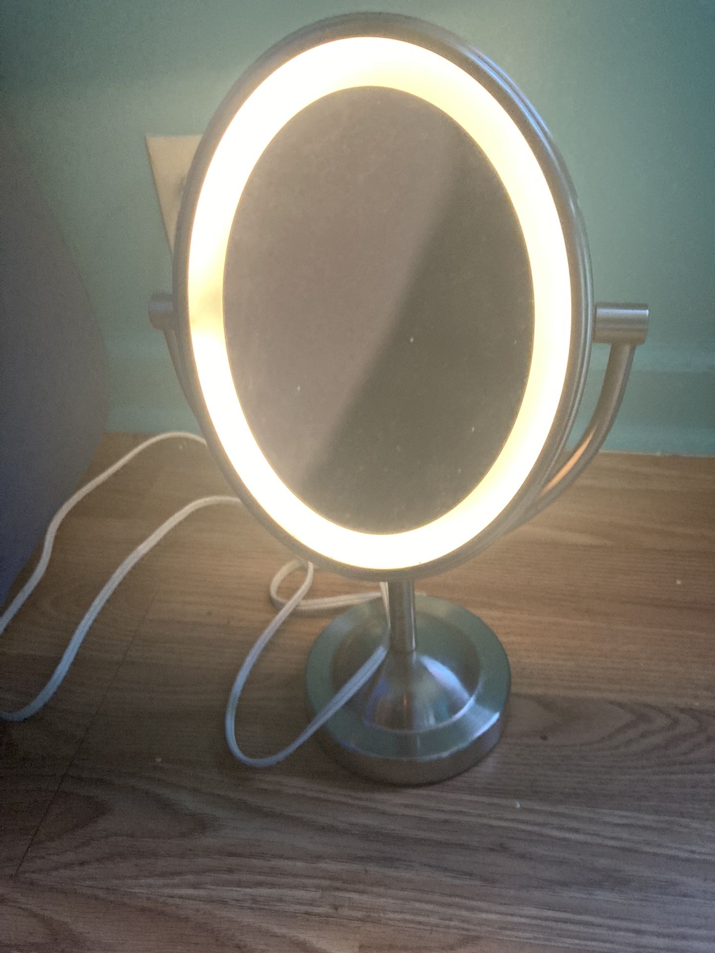 LED Light Magnifying Dual-Sided Vanity Mirror