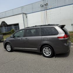 2012 Toyota Sienna