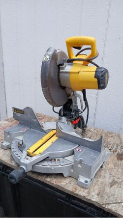 DeWalt  Saw