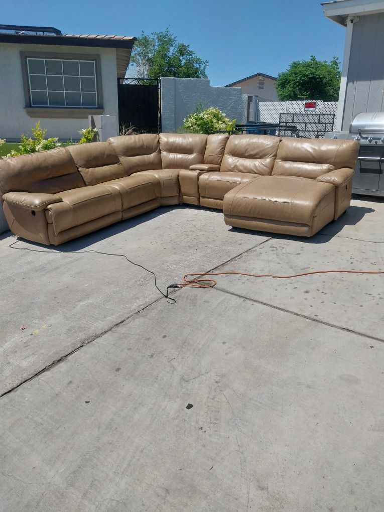 Huge Comfortable Leather Recliners 