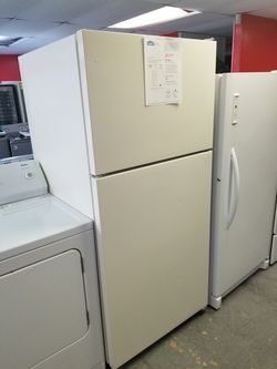 New scratch and dent Whirlpool 18cu.ft top mount fridge 1 year warranty