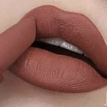 Huda Beauty Lipstick Joyride 