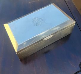 Antique French Solid Silver Cedar-Lined Table Box - 1893+ Swan Hallmark (380g Gross)

Up for sale is a beautiful, heavy antique French solid silver ta