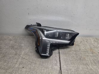 Right headlight toyota tundra 2022 2023 2024 2025 2026