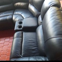 SECTIONAL GENUINE LEATHER RECLINER ELECTRIC BLACK COLOR.. DELIVERY SERVICE AVAILAIBLE ✅🚚💥