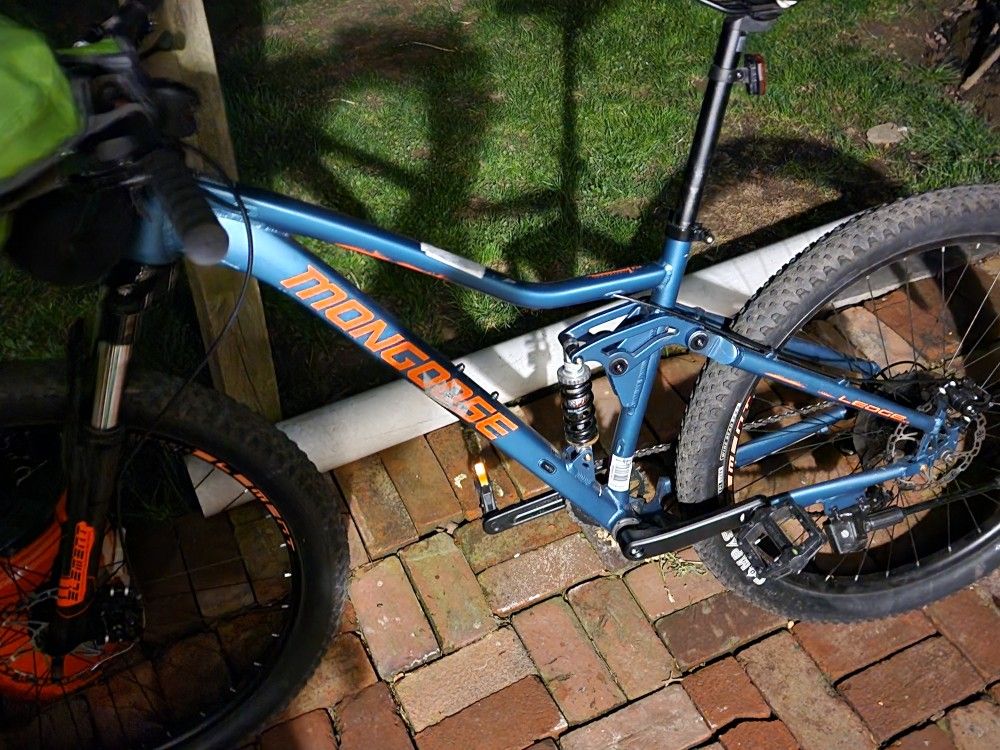 Mongoose Ledge MTN Bike 27.5 M