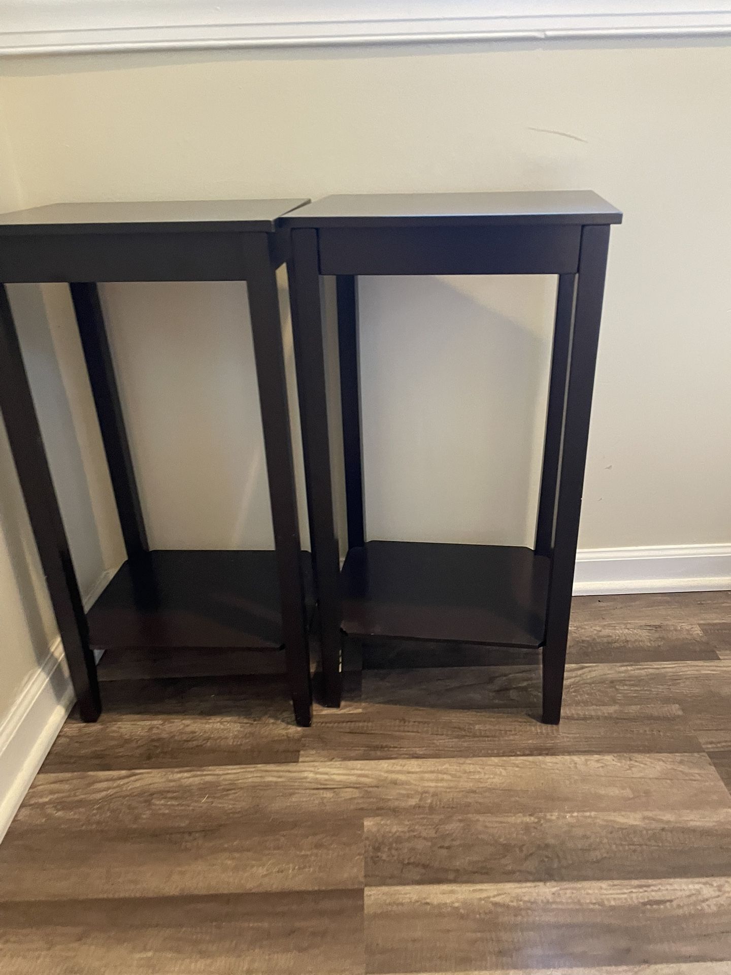 2 Side Tables 