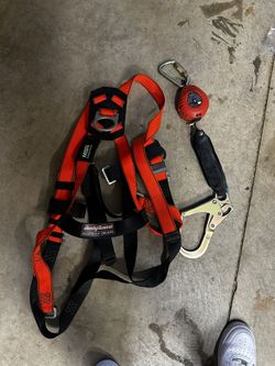 MEDIUM-LARGE Harness + 2 Retractable Lanyards