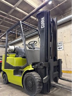CLARK forklift for sale 5500 lb,3 stage