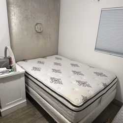 Full Size Bed Set With Headboard And 2 Night Stands