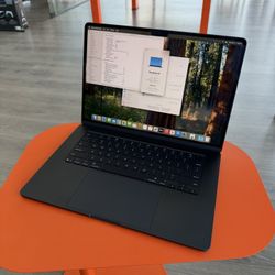 Apple 2025 15” MacBook M4 Chip 24GB Ram 512SSD! 90 day warranty! We offer financing!