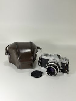 Vintage Nikon Nikkormat FT SLR 35mm Film Camera with Nikkor-H Auto 50mm f/2 Lens
