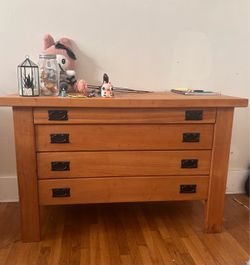 Solid wood four-drawer dresser