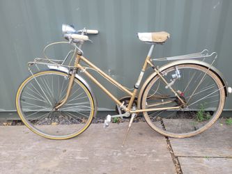 VTG 50s / 60s / 70s / Gold Japanese Rowil Sports step through Cruiser bicycle