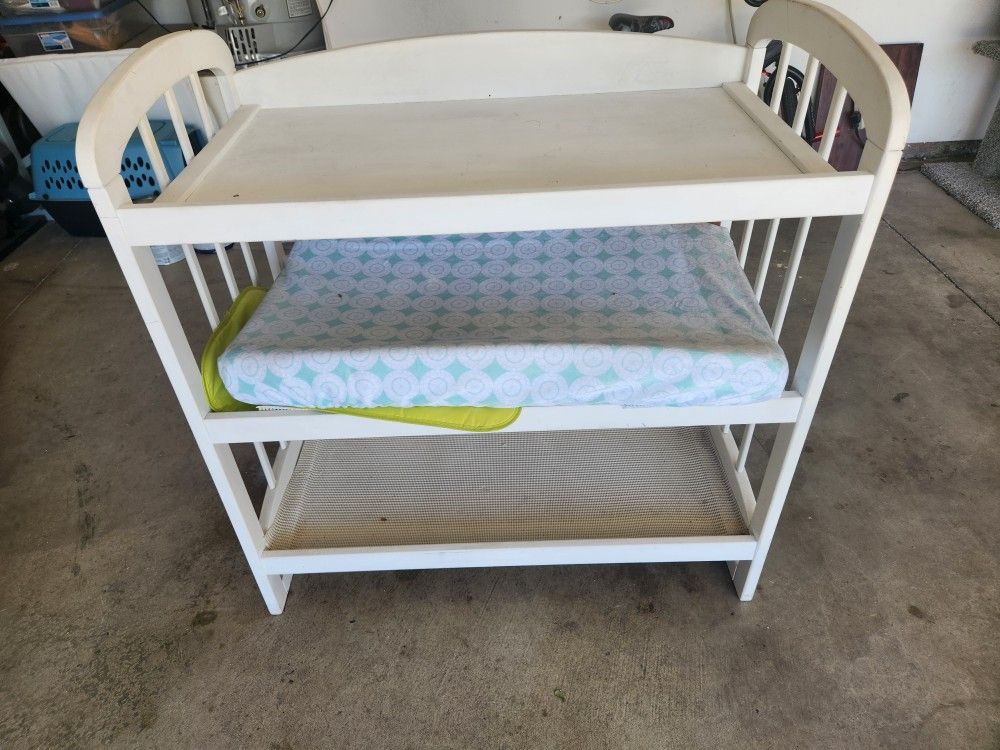 FREE!!!!....Baby Diaper Changing Table