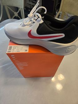 New Mens Nike Revolution 7 size 10.5