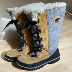 Sorel Tivoli High II Suede And Felt  Boots Size 6.5