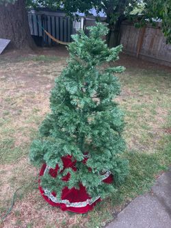 5 foot fake/plastic Christmas tree