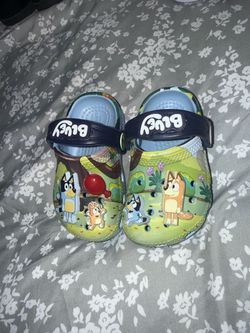 Kids bluey crocs size 4c