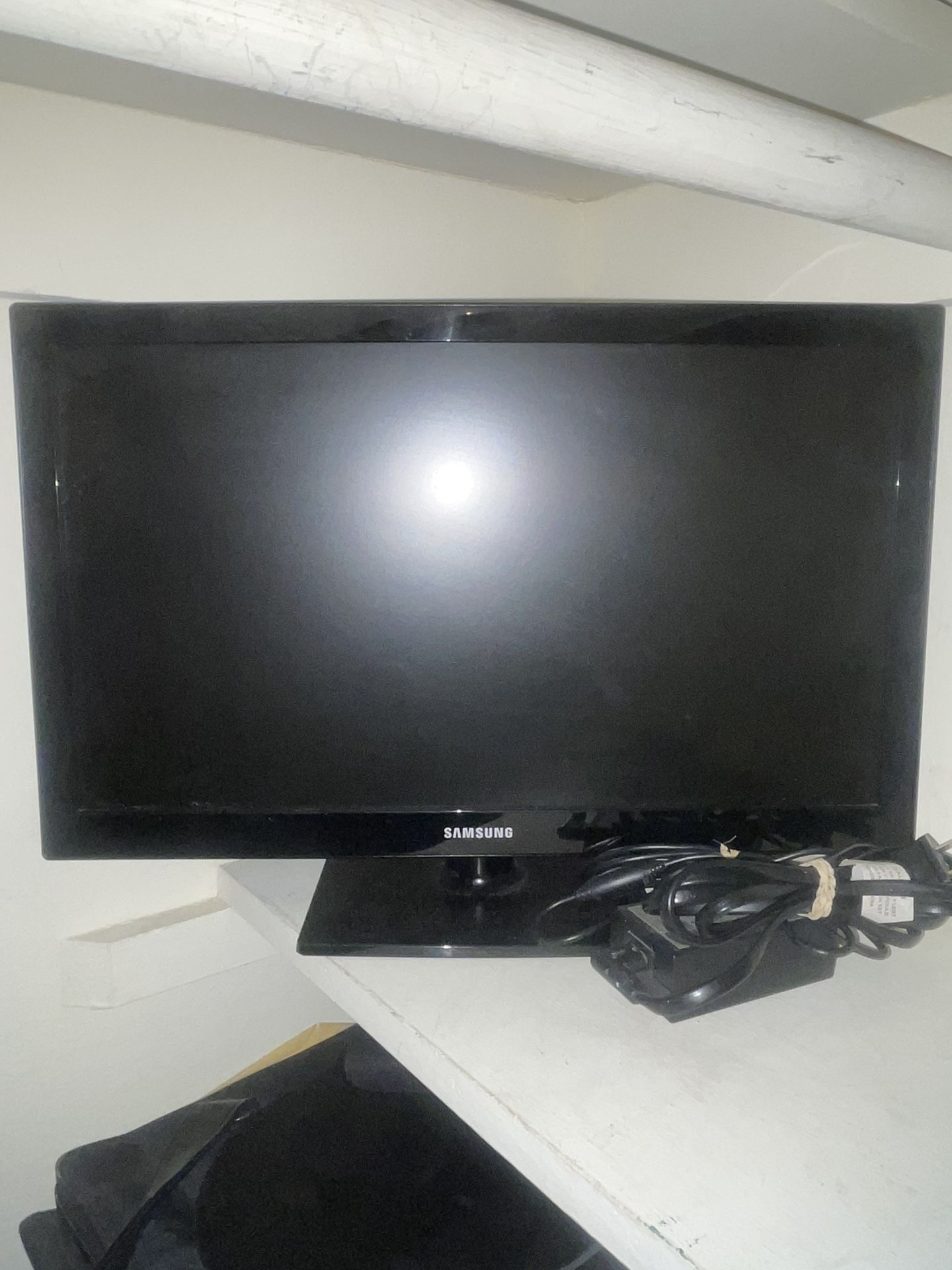 Sampson 24 inch TV