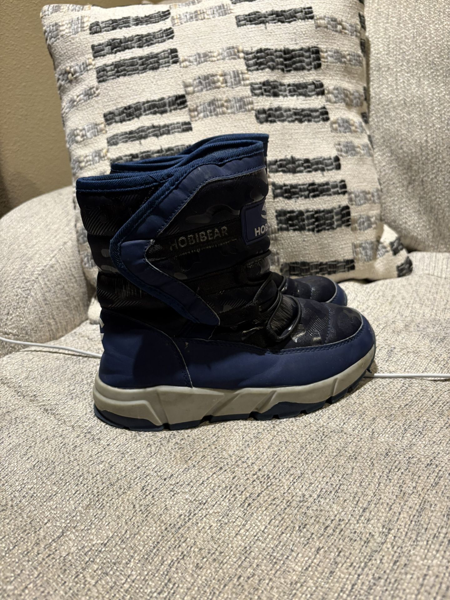 Boys Snow Boots Size 4-4.5