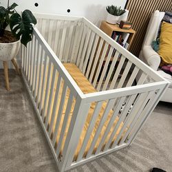 Child Craft Crib With Mattress And Sheets READ 54”x 29.5”