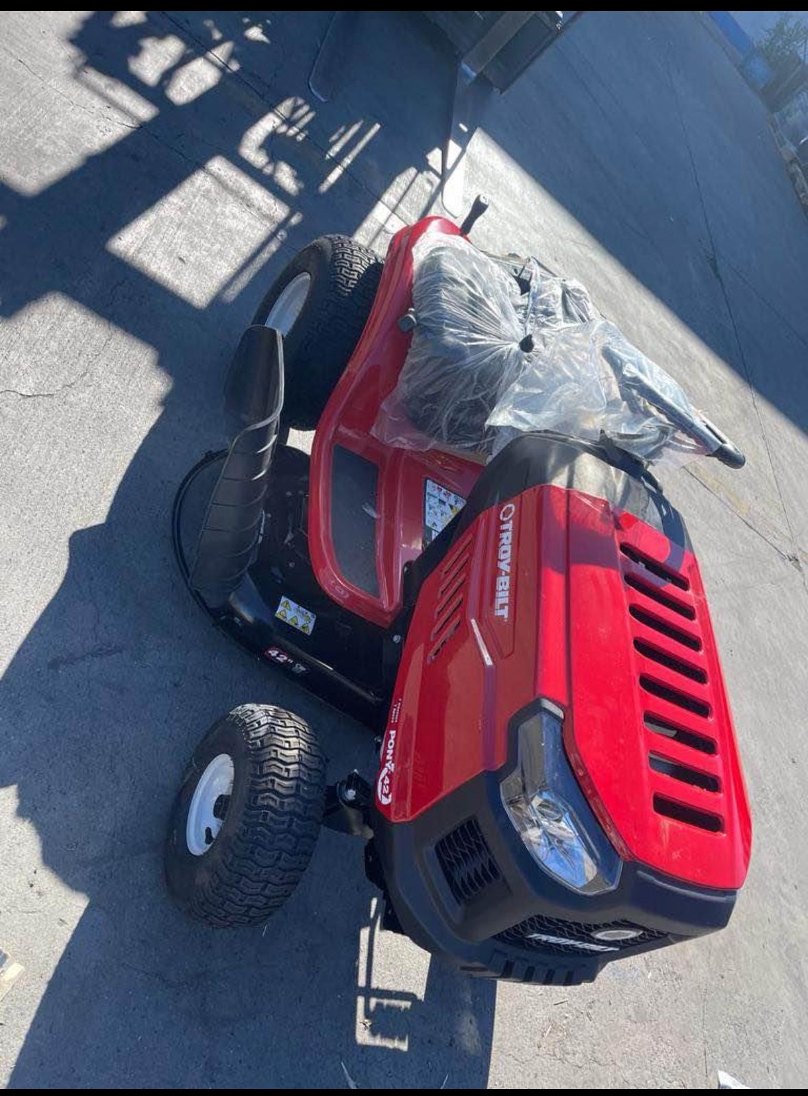 Troy Bilt Pony 42 in. 15.5 HP Briggs and Stratton 7-Speed Manual Drive Gas Riding Lawn Tractor