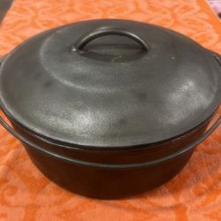 Lodge 5 Quart Cast Iron Dutch Oven Model D18DO