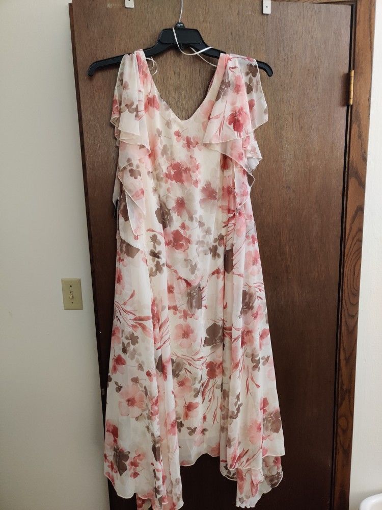 Plus Size Floral Flutter-Sleeve Hankie-Hem Dress