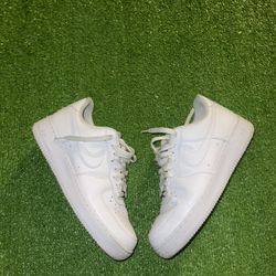 Men’s White Shoes Size 9.5