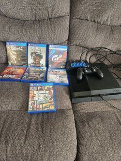 PS4 + 2 controllers + 8 Games Bundle