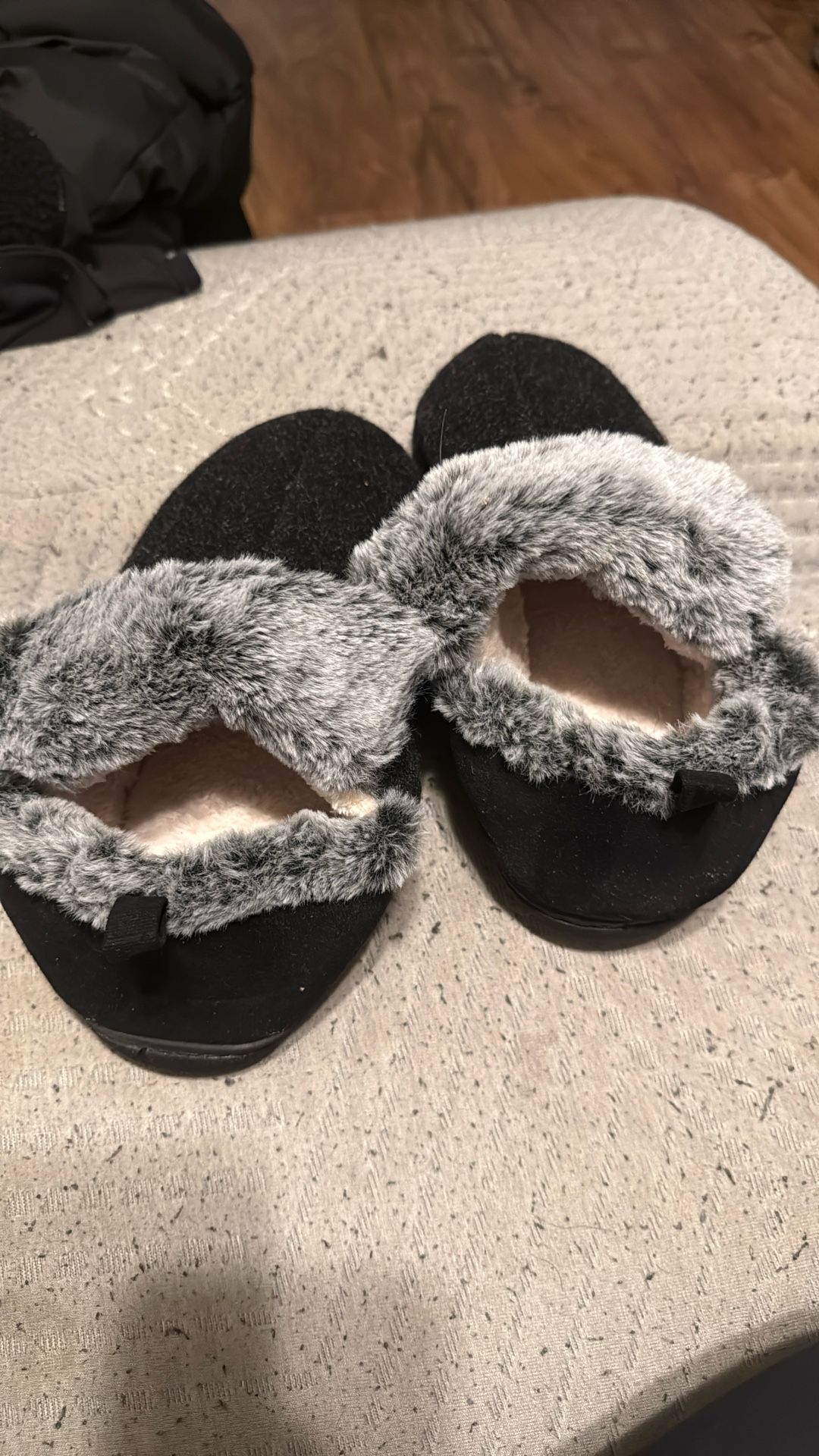 Comfortable House Slippers, Size 9, Never Worn