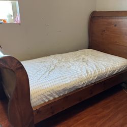 Solid Wood Twin Bed 