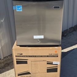 Whynter
1.1 cu. Ft. Upright Freezer Mini Freezer with lock Reversible Door in Stainless Steel Energy Star